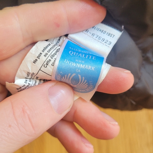 Canada Goose Bomber. Size M. Red. Excellent condition. Thick full down. - Picture 9 of 16